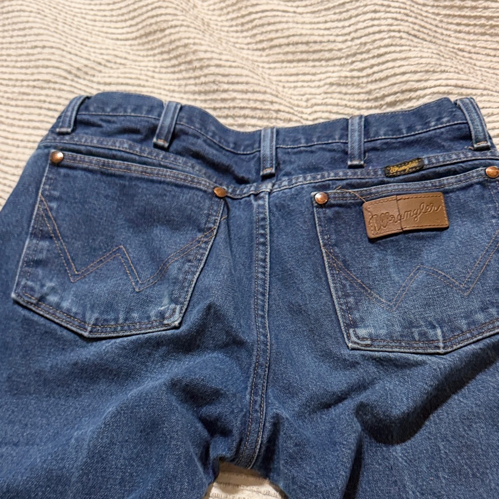 Wrangler Men's Deep Blue Relaxed Jeans